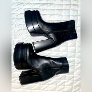 Steve Madden platform boot